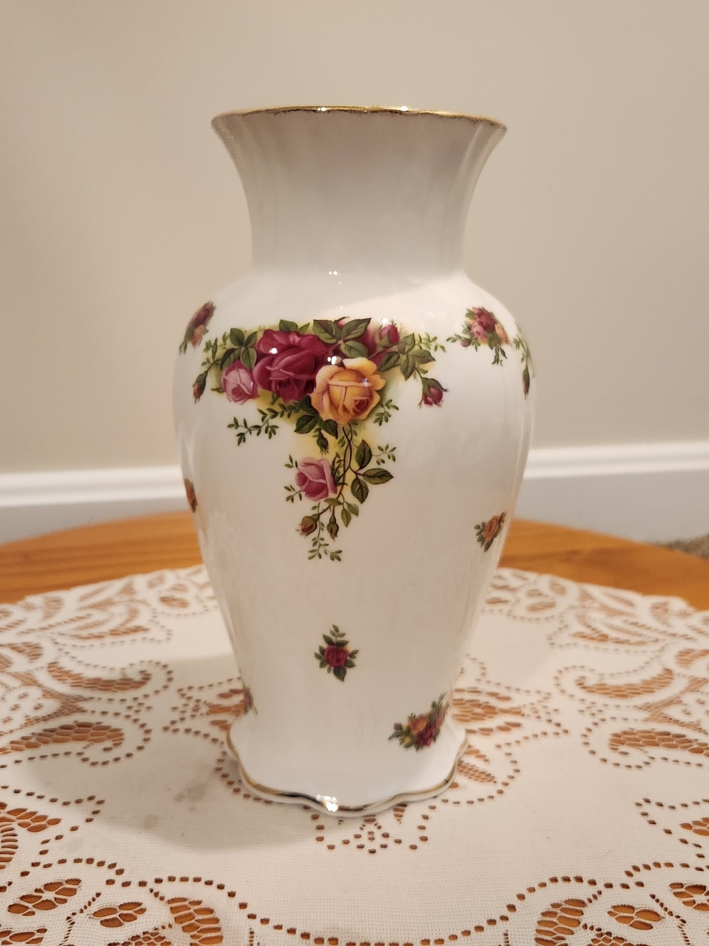 Royal Albert Old Country Roses Montrose 9" Vase with gold trim